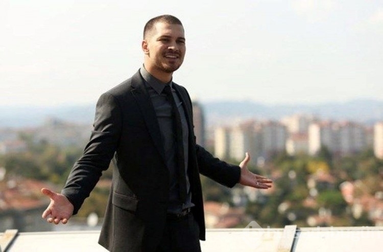 Çağatay Ulusoy ve Duygu Sarışın evleniyor