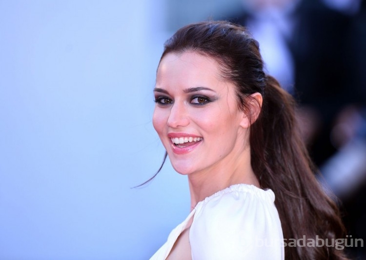 Fahriye Evcen'in görümcesi ünlü oyuncuyu gölgede bıraktı!