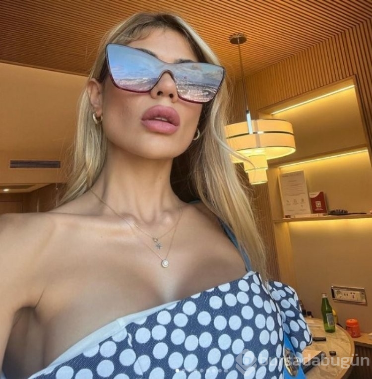 Nihal Candan otel odasında poz verdi!