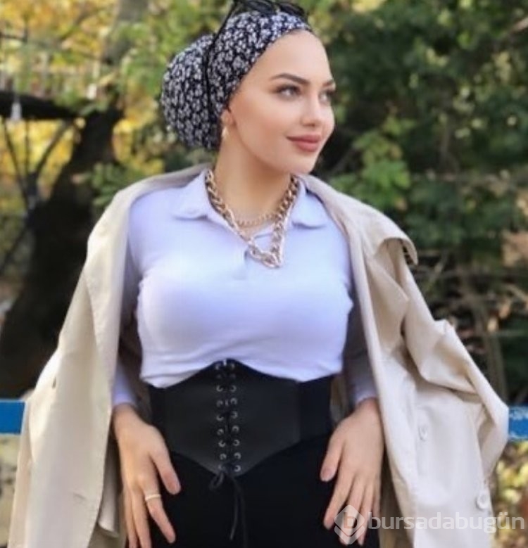 Fenomen Esra Rabia Ünal'ın dar kıyafetleri tartışma yarattı