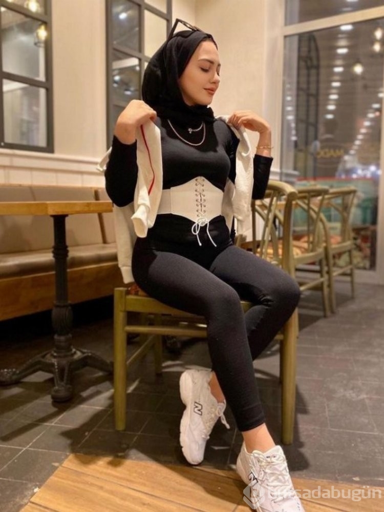 Fenomen Esra Rabia Ünal'ın dar kıyafetleri tartışma yarattı