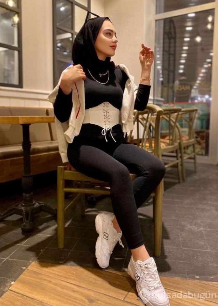 Fenomen Esra Rabia Ünal'ın dar kıyafetleri tartışma yarattı