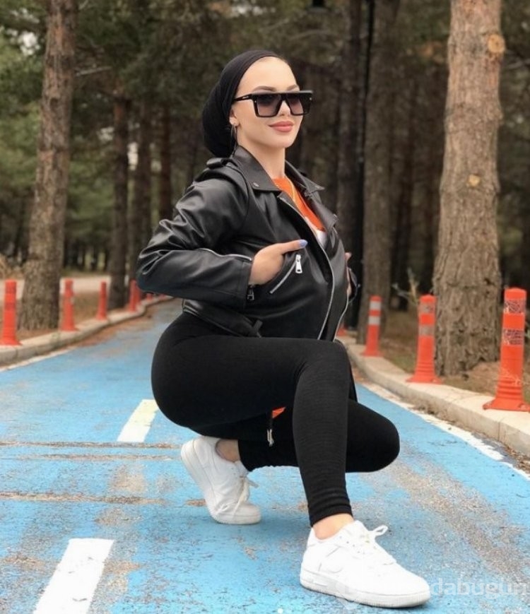 Fenomen Esra Rabia Ünal'ın dar kıyafetleri tartışma yarattı