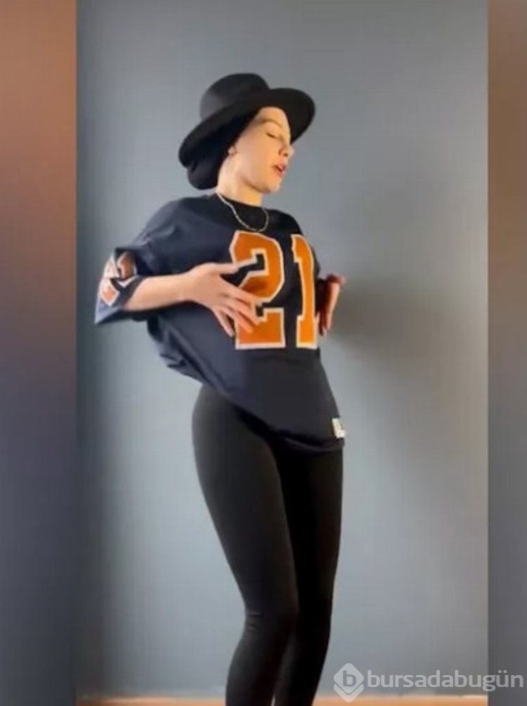 Fenomen Esra Rabia Ünal'ın dar kıyafetleri tartışma yarattı