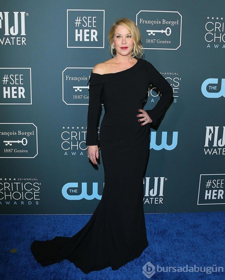MS ile mücadele eden Christina Applegate: 20 kilo aldım ve bastonsuz yürüyemiyorum
