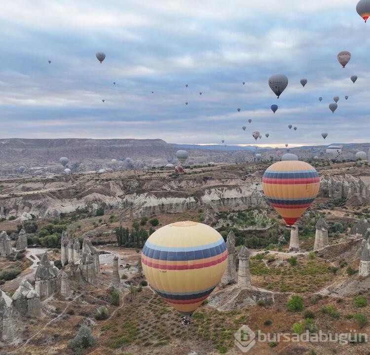 Kapadokya'da balon uçuşu rekoru kırıldı

