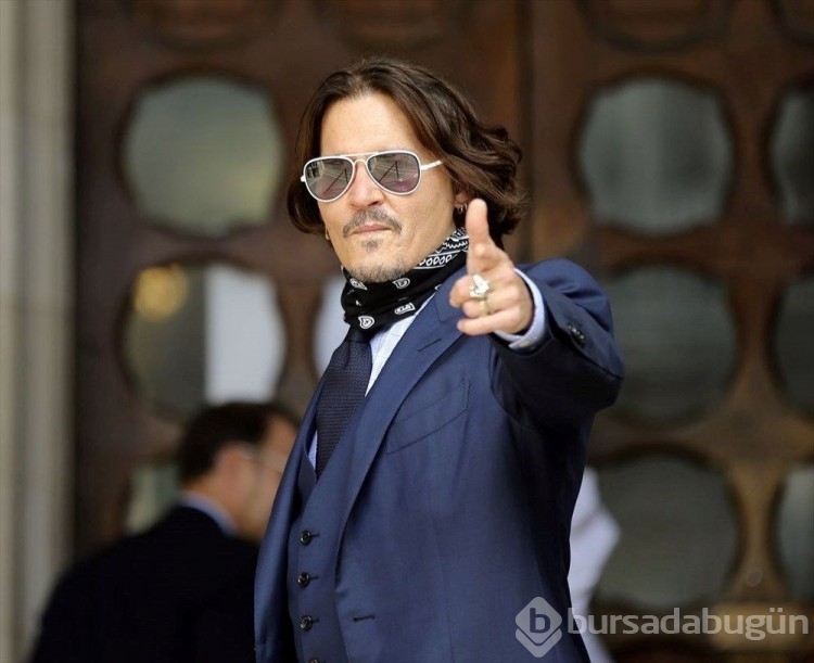 Johnny Depp Rihanna'nın iç çamaşırı markasının defilesinde yürüyecek
