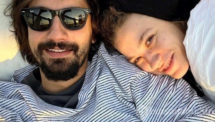 Serenay Sarıkaya'dan 'Şahmeran yükleniyor' pozları
