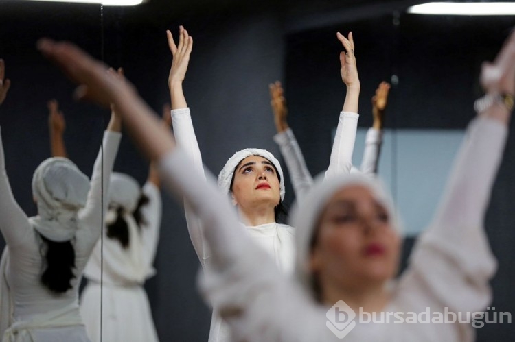 İranlı kadın dansçıların en büyük hayalleri halka açık performans