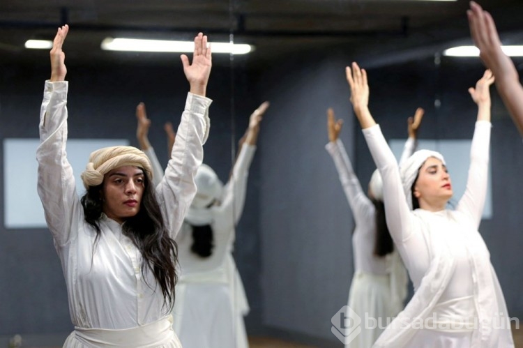 İranlı kadın dansçıların en büyük hayalleri halka açık performans