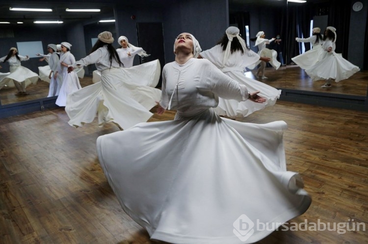 İranlı kadın dansçıların en büyük hayalleri halka açık performans