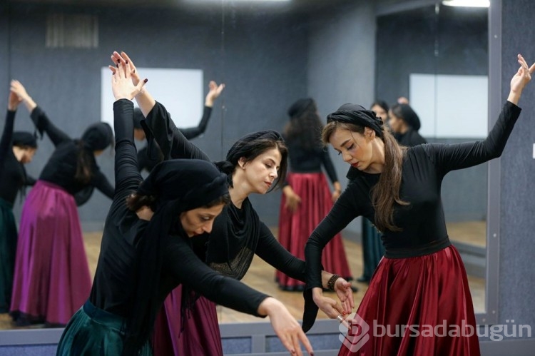 İranlı kadın dansçıların en büyük hayalleri halka açık performans