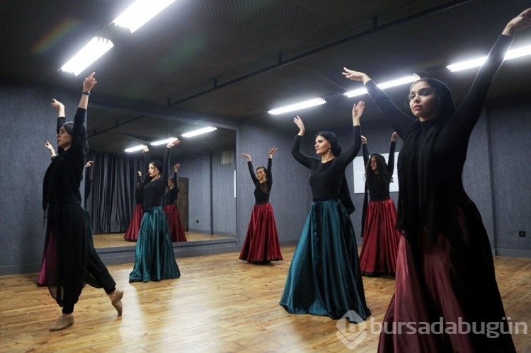 İranlı kadın dansçıların en büyük hayalleri halka açık performans