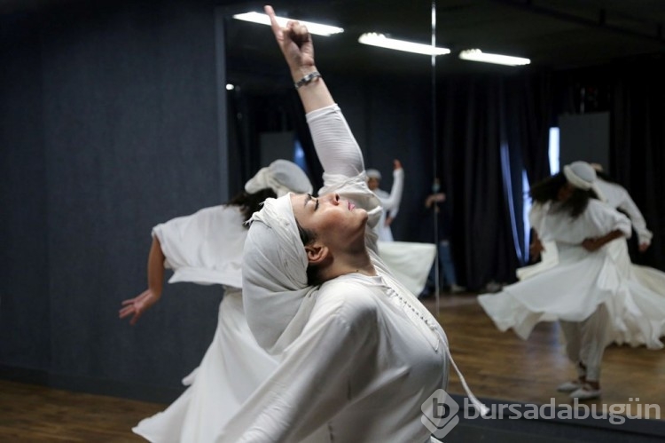 İranlı kadın dansçıların en büyük hayalleri halka açık performans