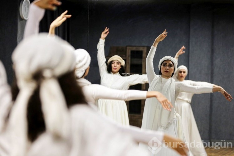 İranlı kadın dansçıların en büyük hayalleri halka açık performans