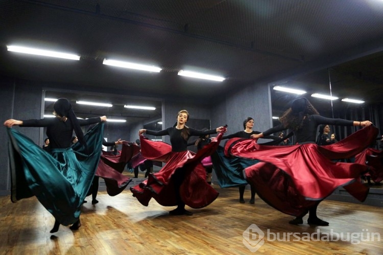 İranlı kadın dansçıların en büyük hayalleri halka açık performans