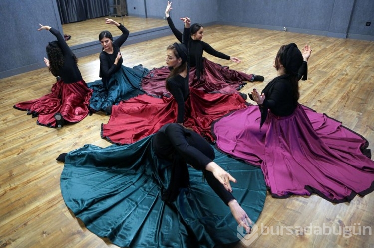 İranlı kadın dansçıların en büyük hayalleri halka açık performans