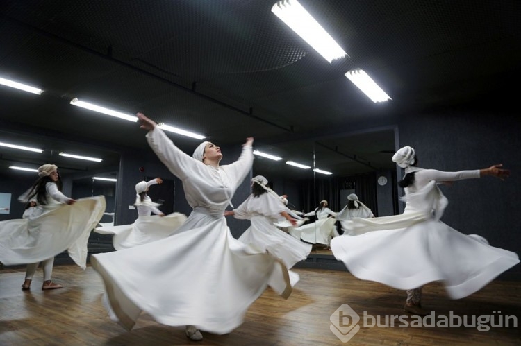 İranlı kadın dansçıların en büyük hayalleri halka açık performans