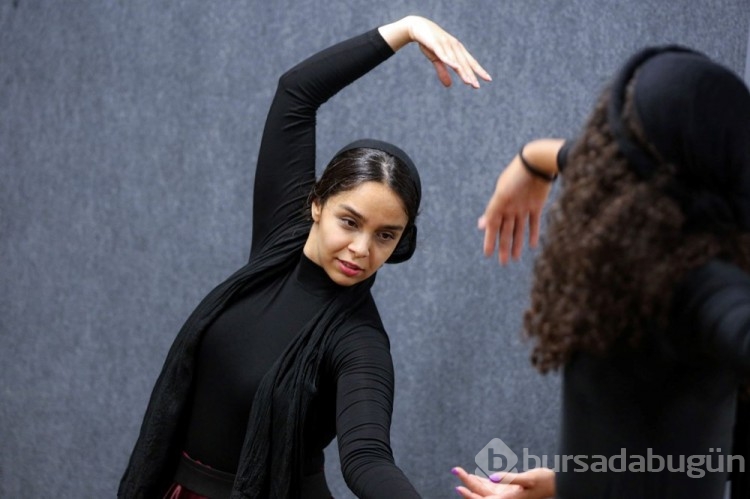İranlı kadın dansçıların en büyük hayalleri halka açık performans