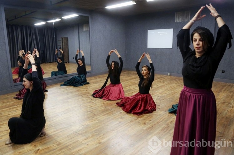 İranlı kadın dansçıların en büyük hayalleri halka açık performans