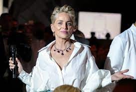 Sharon Stone hayranlarına seslendi