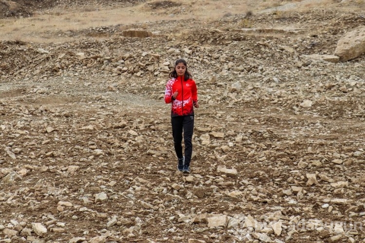 Milli atlet antremanını van'ın tepelerinde yapıyor
