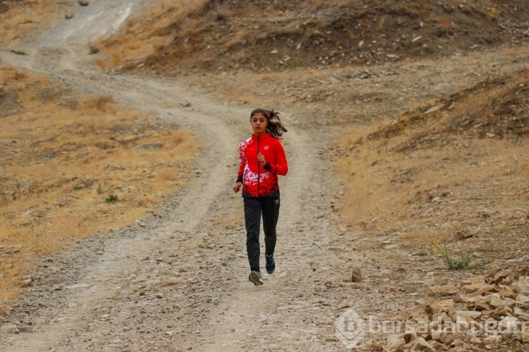 Milli atlet antremanını van'ın tepelerinde yapıyor