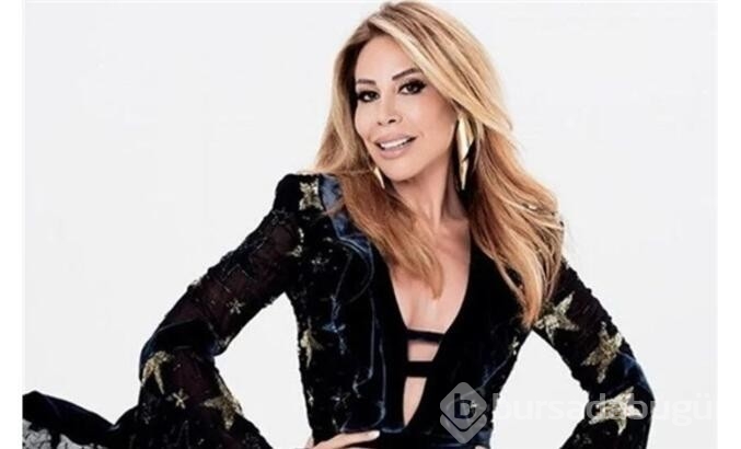 Linet sahneye bornoz ve terlikle çıktı
