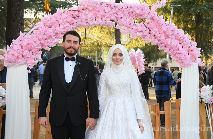 İş ve siyaset dünyasını bir araya getiren nikah 
