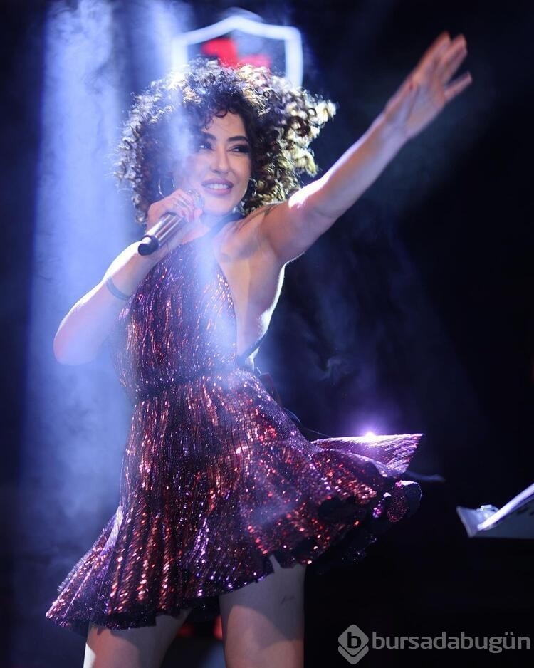 Melek Mosso'nun orkestra arkadaşları Murat Dalkılıç'a gitti!
