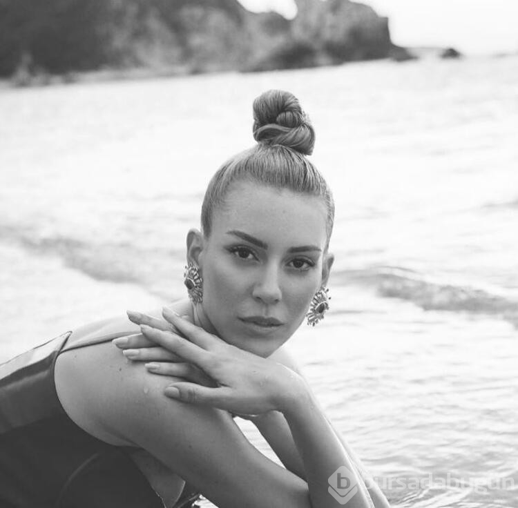 Sinem Kobal güzelliğiyle baş döndürdü
