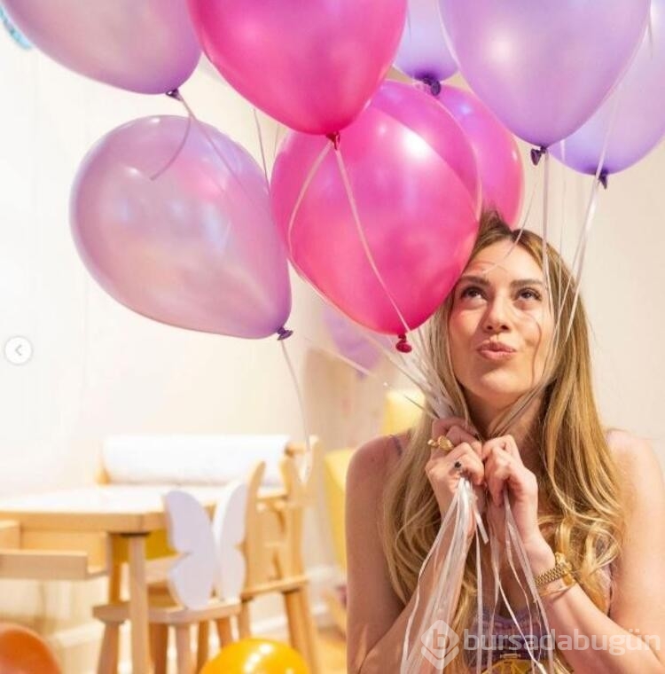 Sinem Kobal güzelliğiyle baş döndürdü
