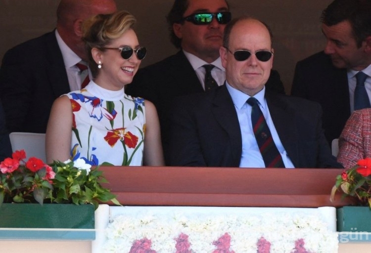 Monaco Prensi Albert'ten evlilik dışı iki çocuğuyla ilk fotoğraf
