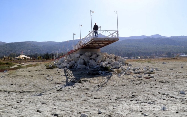 Burdur Gölü'nde iskele 18 metre uzaklaştı!
