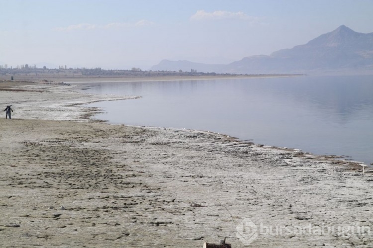 Burdur Gölü'nde iskele 18 metre uzaklaştı!
