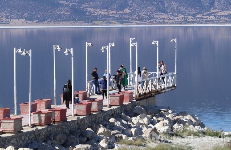 Burdur Gölü'nde iskele 18 metre uzaklaştı!
