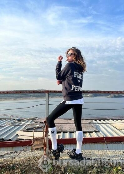 Melis Sezen süper minili pozunu paylaştı!
