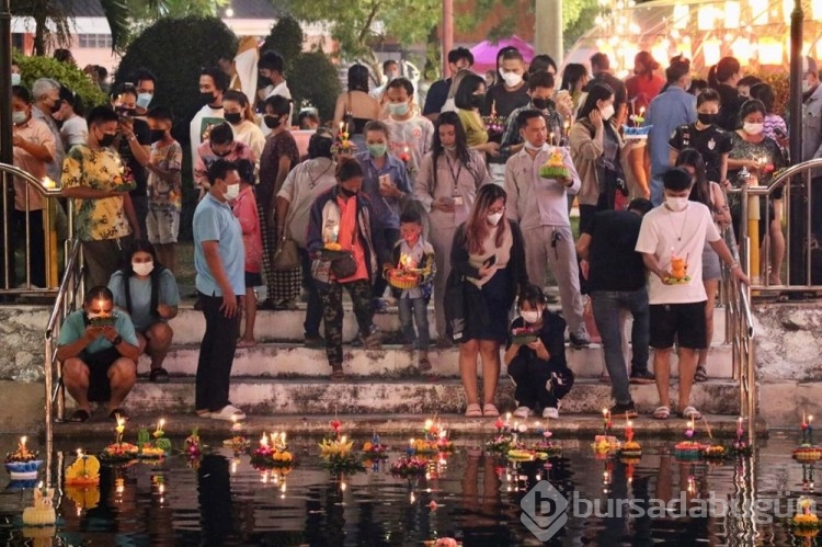 Tayland'daki Loy Krathong Festivali'nde renkli görüntüler
