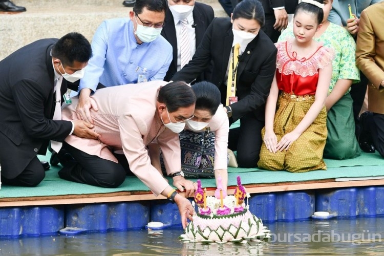Tayland'daki Loy Krathong Festivali'nde renkli görüntüler
