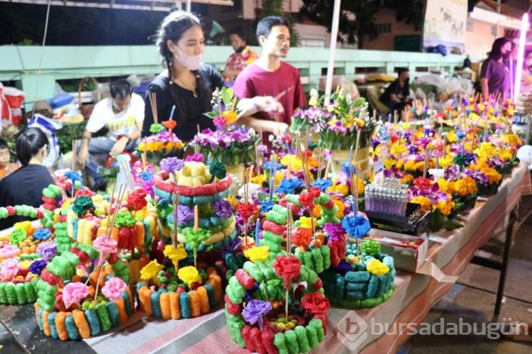 Tayland'daki Loy Krathong Festivali'nde renkli görüntüler
