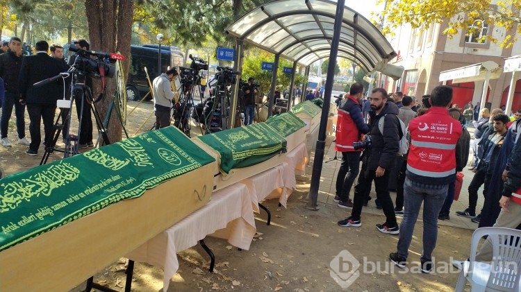 Bursa'da yangında 1'i çocuk 9 kişi hayatını kaybetti! Cenaze törenine Bakan Soylu da katıldı
