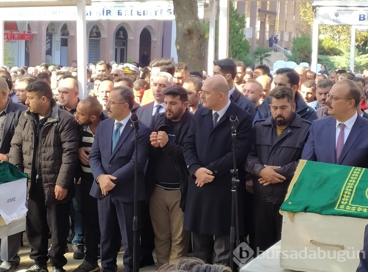 Bursa'da yangında 1'i çocuk 9 kişi hayatını kaybetti! Cenaze törenine Bakan Soylu da katıldı

