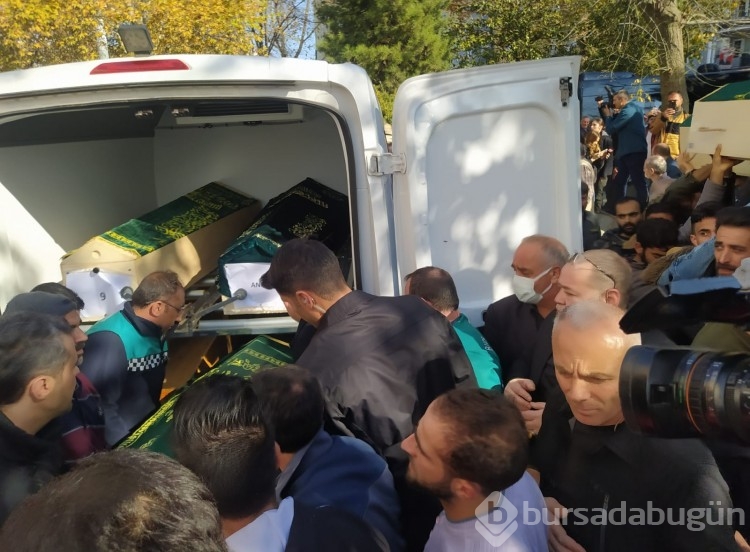 Bursa'da yangında 1'i çocuk 9 kişi hayatını kaybetti! Cenaze törenine Bakan Soylu da katıldı
