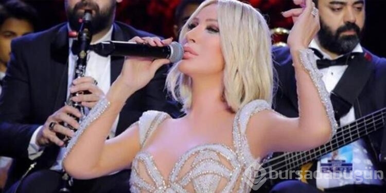Seda Sayan canlı yayında ayaklarını masaya koydu
