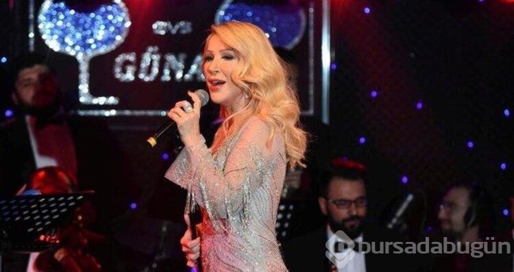 Seda Sayan canlı yayında ayaklarını masaya koydu
