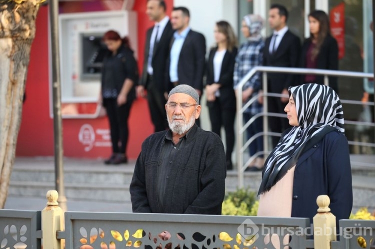 Saat 9'u 5 geçe hayat 1 dakikalığına durdu