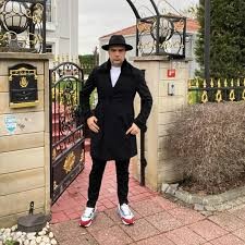 Berdan Mardini bu kez şalvarla spor yaptı!
