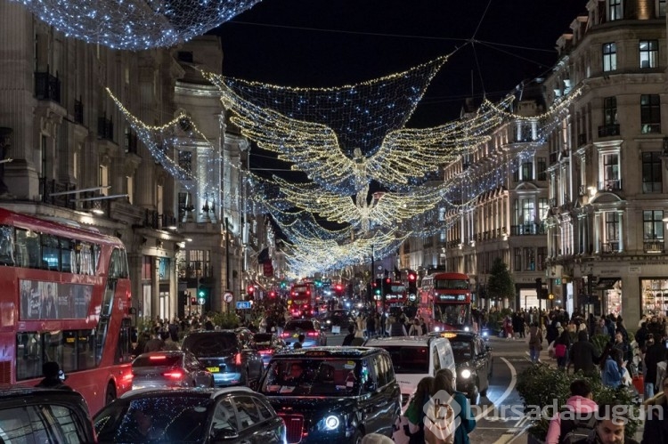 Londra sokakları Noel ve yılbaşı için süslendi
