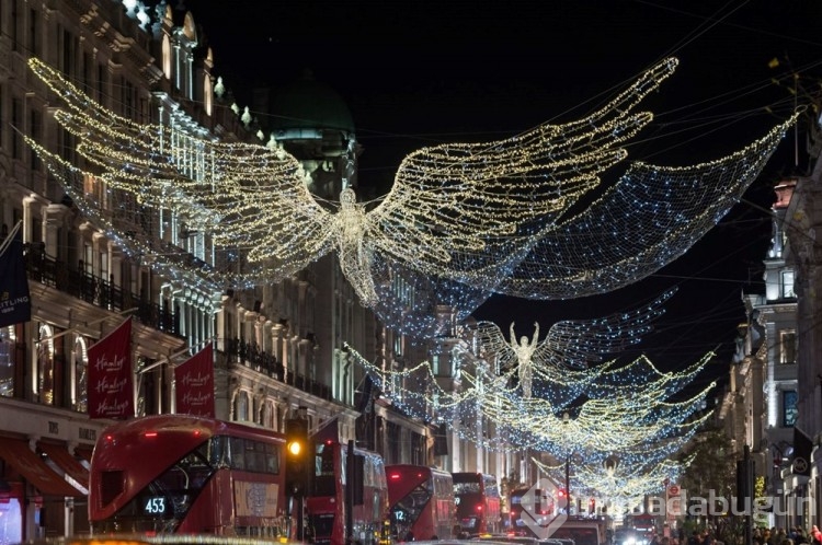 Londra sokakları Noel ve yılbaşı için süslendi
