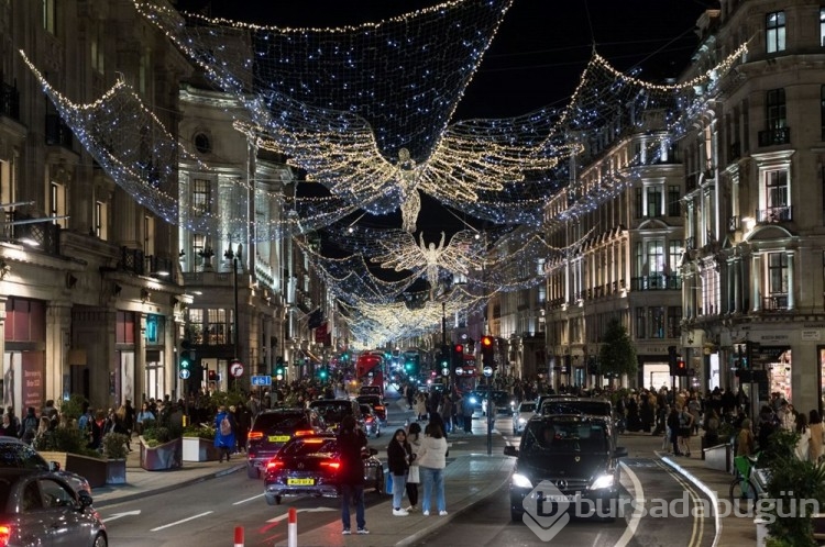 Londra sokakları Noel ve yılbaşı için süslendi
